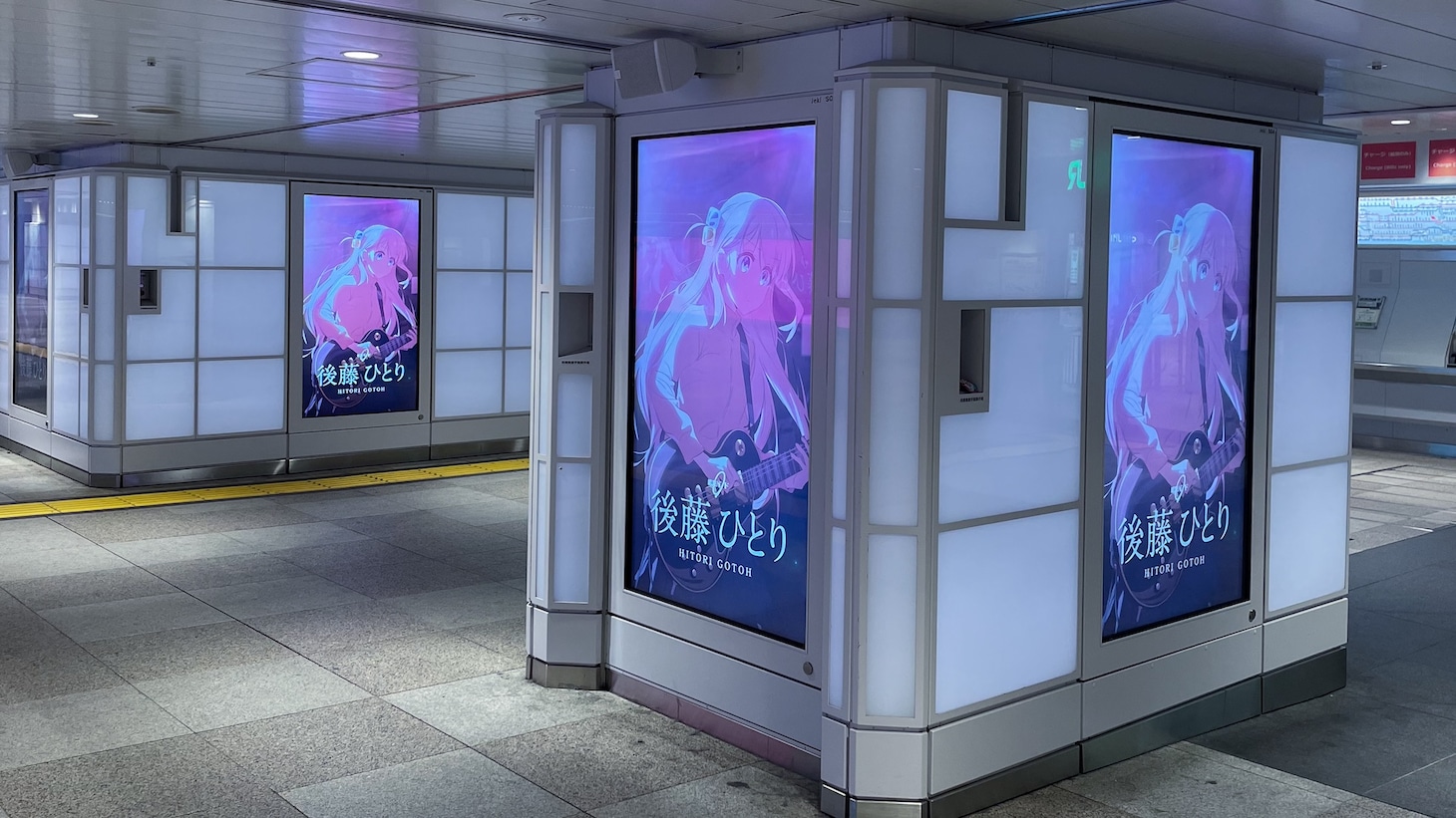 JR新宿駅で展開されている広告。