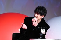 永野芽郁のリアクションを褒める佐藤健。