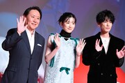 左から武内英樹監督、赤血球役の永野芽郁、白血球役の佐藤健。