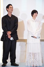 左から高良健吾、西野七瀬。