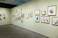 「15周年記念 妖狐×僕SS・藤原ここあ展」カラーイラストギャラリーの様子。