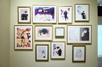 「15周年記念 妖狐×僕SS・藤原ここあ展」カラーイラストギャラリーの様子。