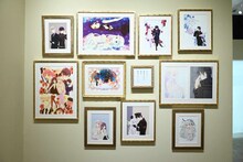 「15周年記念 妖狐×僕SS・藤原ここあ展」カラーイラストギャラリーの様子。