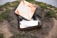 「15周年記念 妖狐×僕SS・藤原ここあ展」第2章で展示されているタイムカプセル。