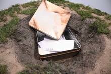 「15周年記念 妖狐×僕SS・藤原ここあ展」第2章で展示されているタイムカプセル。