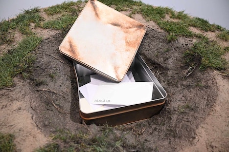 「15周年記念 妖狐×僕SS・藤原ここあ展」第2章で展示されているタイムカプセル。