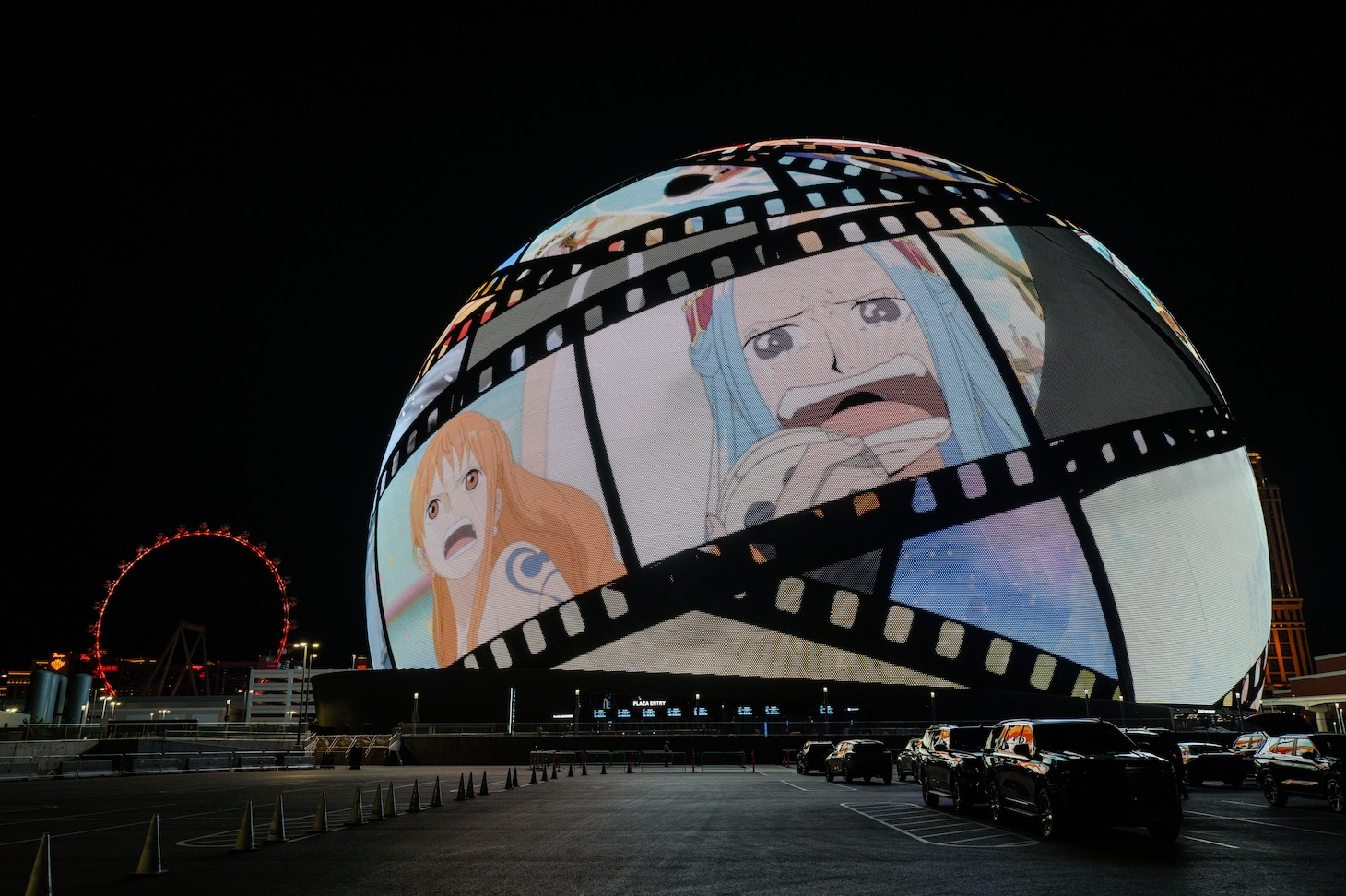 Sphereの外壁ビジョンでの上映の様子。