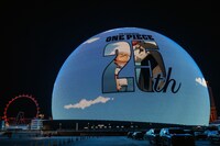 Sphereの外壁ビジョンでの上映の様子。