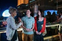 現地で交流を楽しむ矢尾一樹。