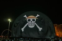 Sphereの外壁ビジョンでの上映の様子。