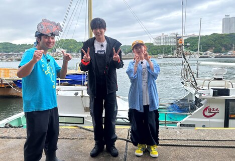 左からさかな芸人ハットリ、目黒蓮、PUFFYの大貫亜美。 (c)TBS