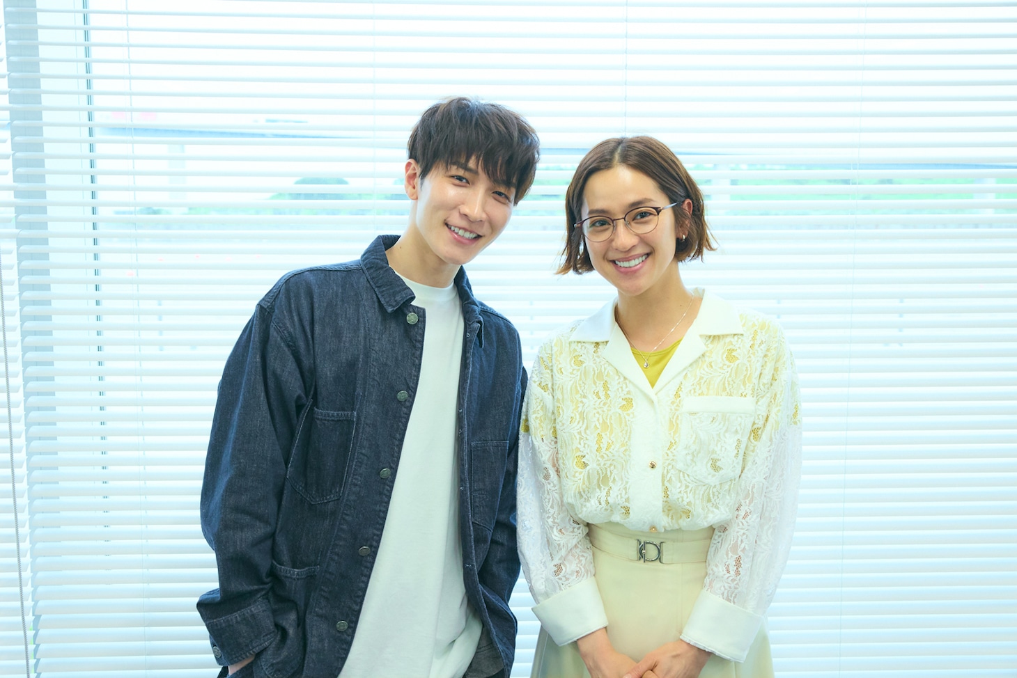 左から渡辺翔太、中村アン。