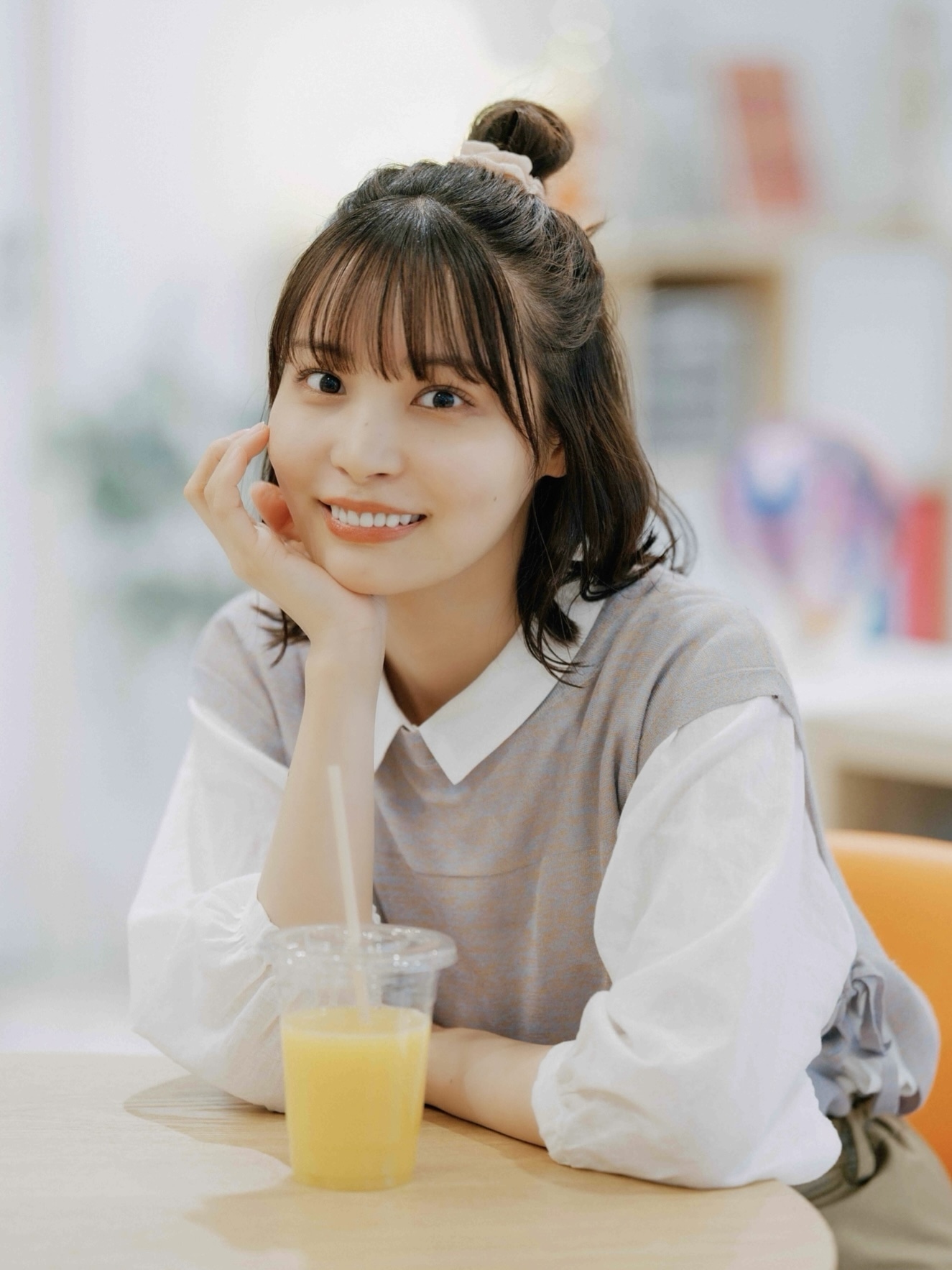亀田郁実役の久保乃々花。(c)「彩香ちゃんは弘子先輩に恋してる」製作委員会・MBS　