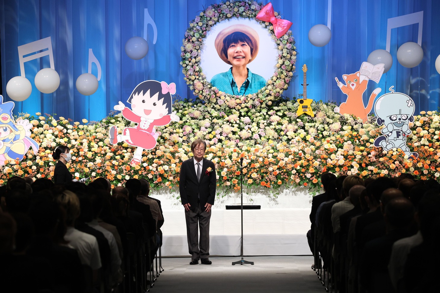 弔辞を述べる木原実。
