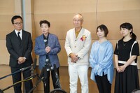 左から屋良有作、島田敏、キートン山田、佐々木優子、豊嶋真千子。