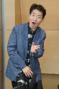 おじいちゃん・友蔵の声でTARAKOにメッセージを贈る島田敏。