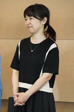 お姉ちゃん・さきこの声でTARAKOにメッセージを贈る豊嶋真千子。