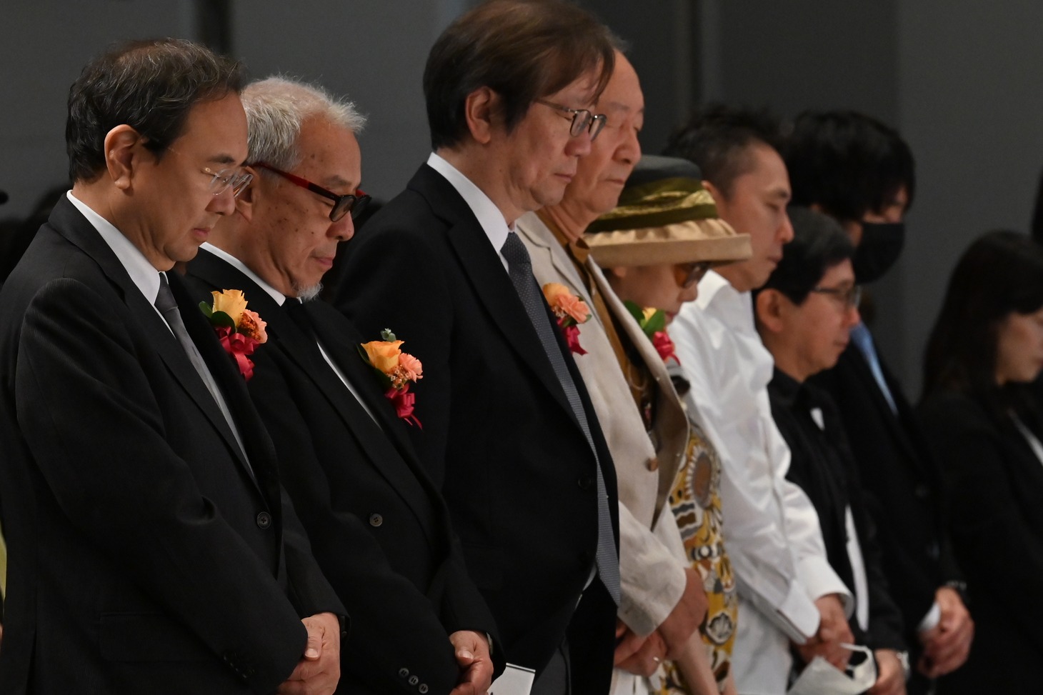 黙祷の様子。