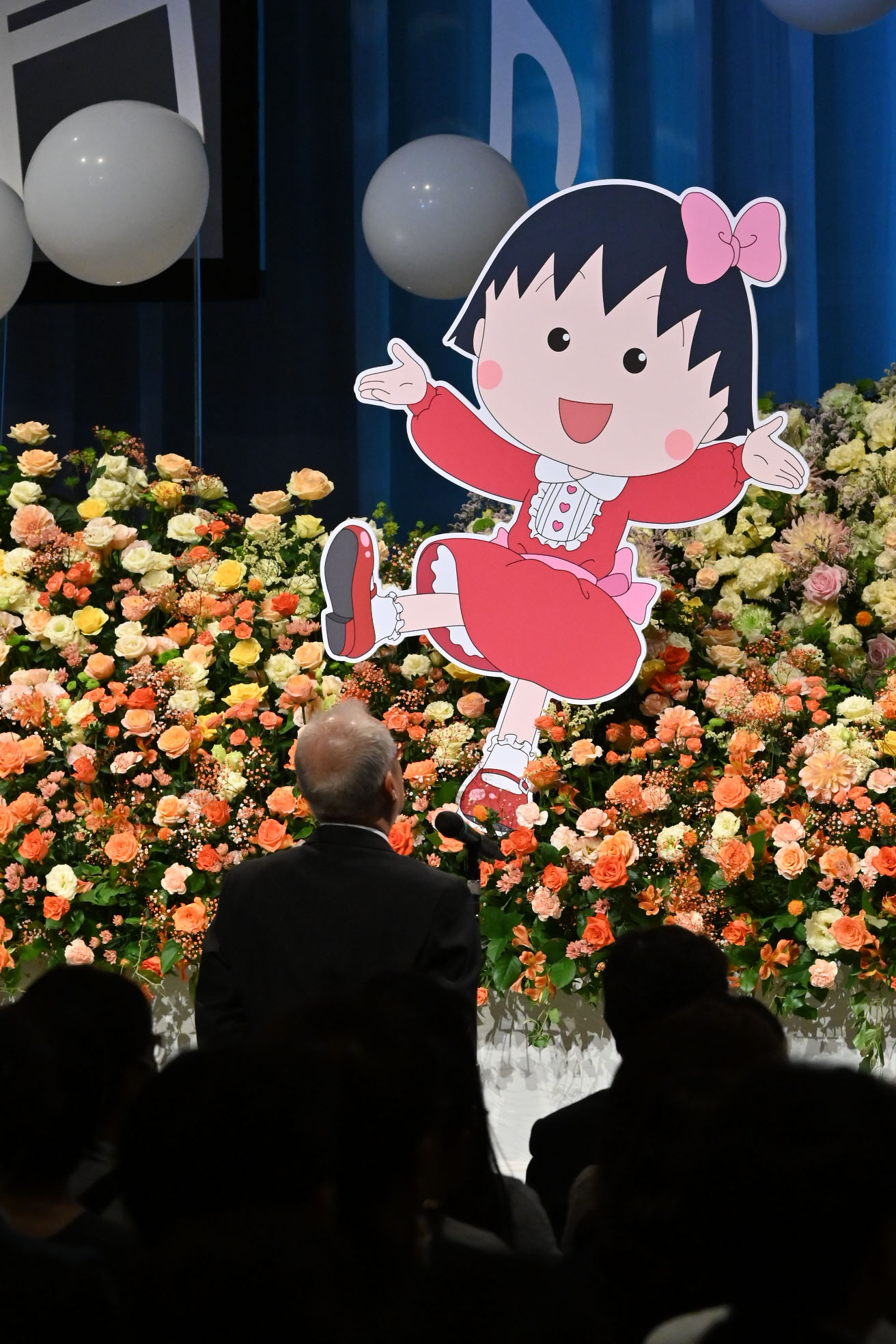 弔辞を述べる中尾隆聖。