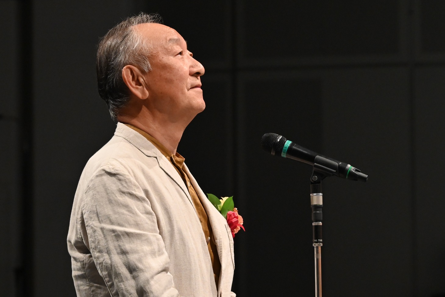 弔辞を述べるキートン山田。
