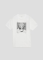 「顔だけじゃ好きになりません 」のTシャツ。(c)安斎かりん/白泉社