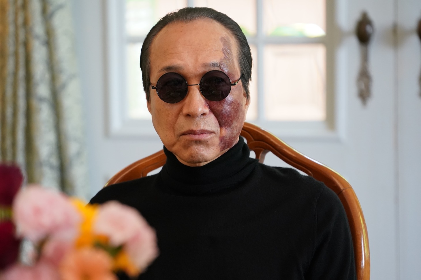 TVドラマ「降り積もれ孤独な死よ」第1話の場面写真。