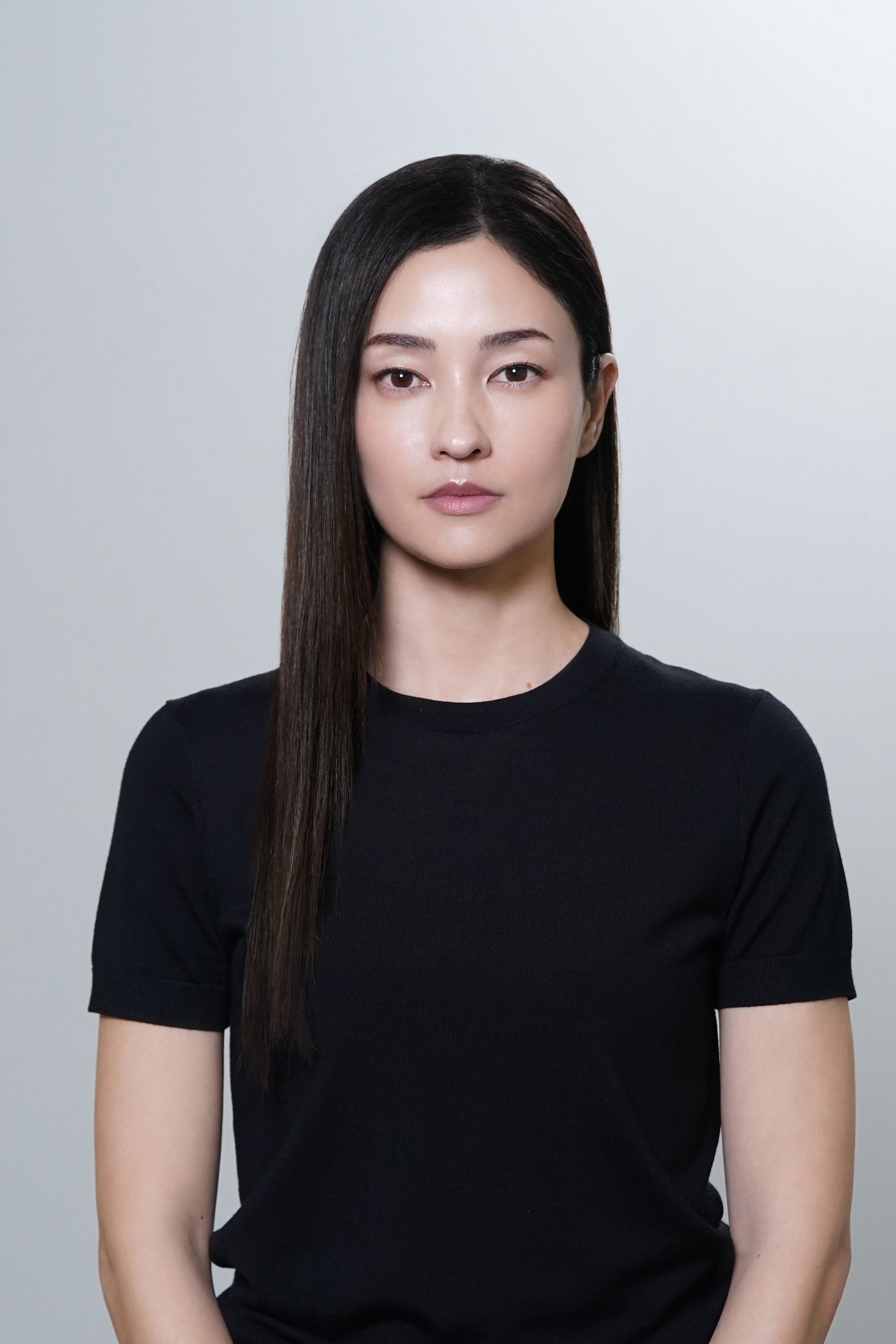 五味明日香に扮した黒木メイサ。