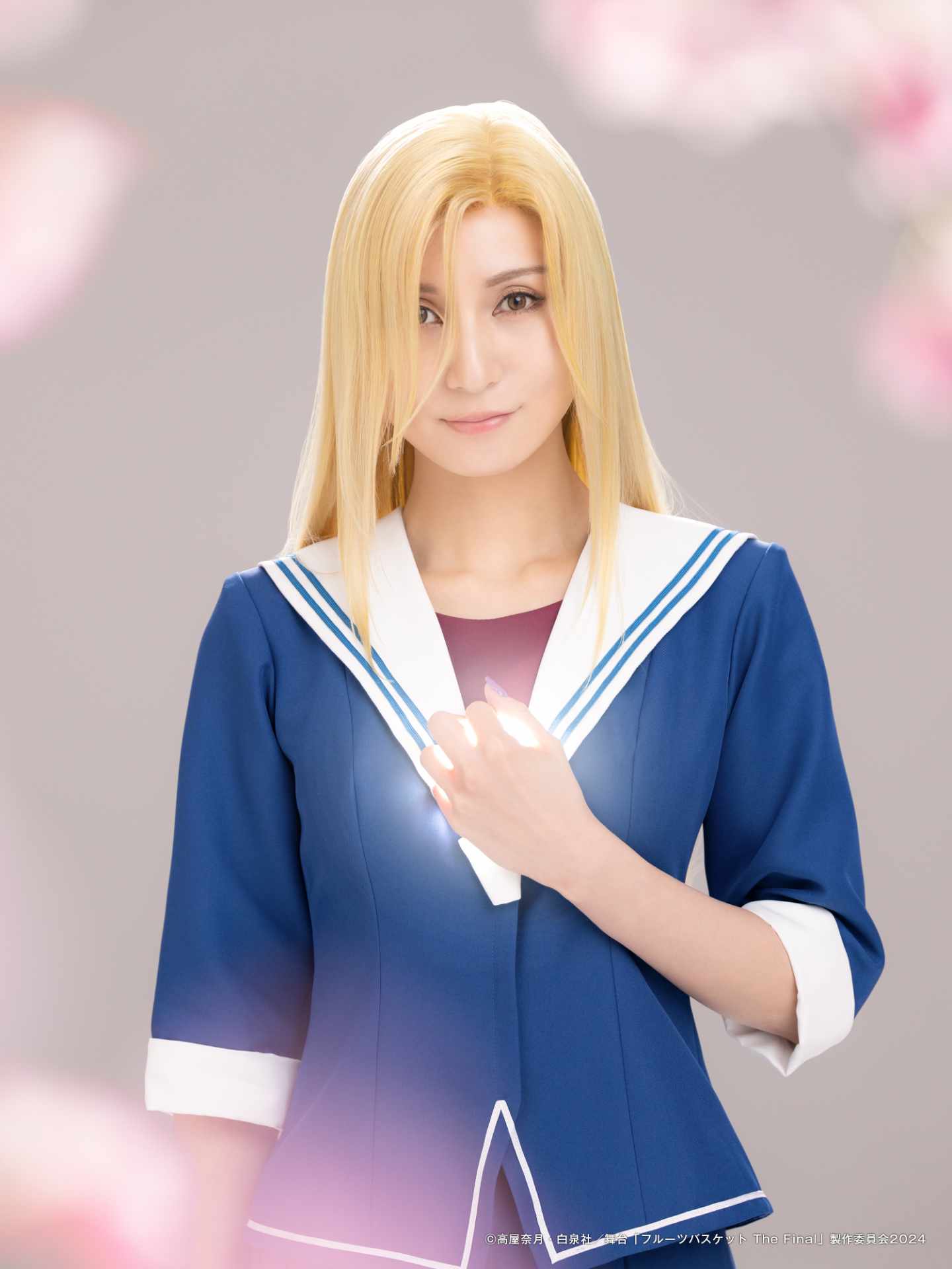 南千紗登扮する魚谷ありさ。