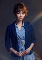 倉持聖菜扮するヨーコ。