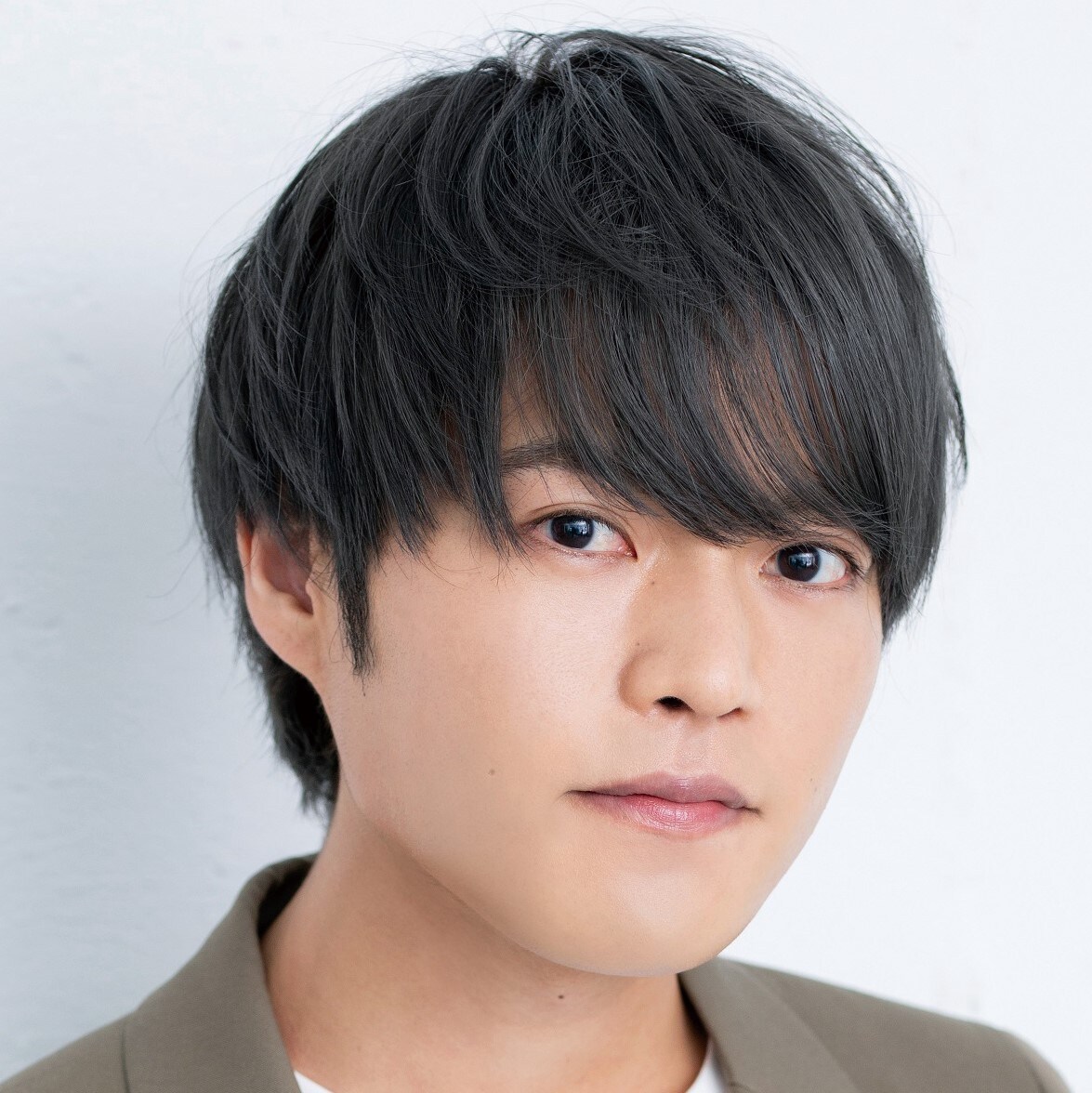 津田健次郎が集英社文庫・ナツイチのメインキャラクターに、本を