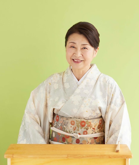 麻上洋子（一龍斎春水）