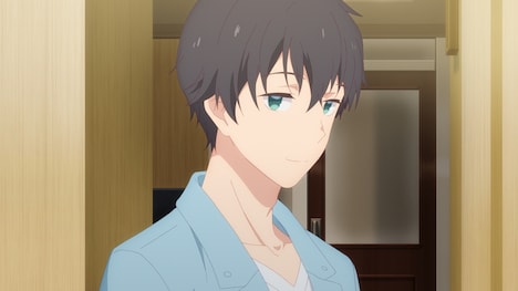 TVアニメ「義妹生活」第1話「他人 と ただいま」の場面カット。