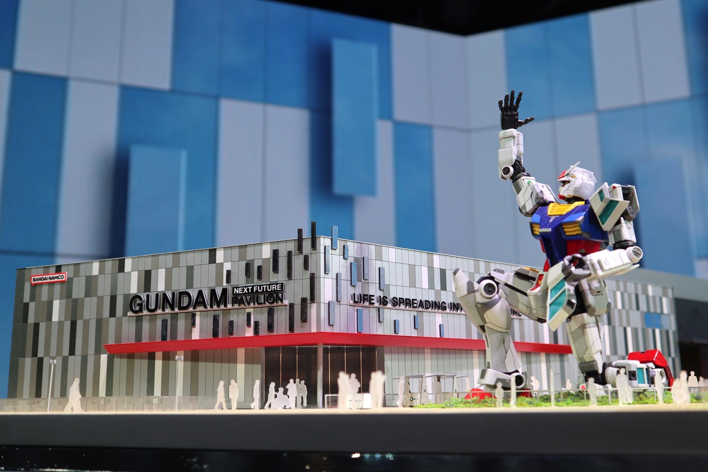 「GUNDAM NEXT FUTURE PAVILION」1/100サイズジオラマ。