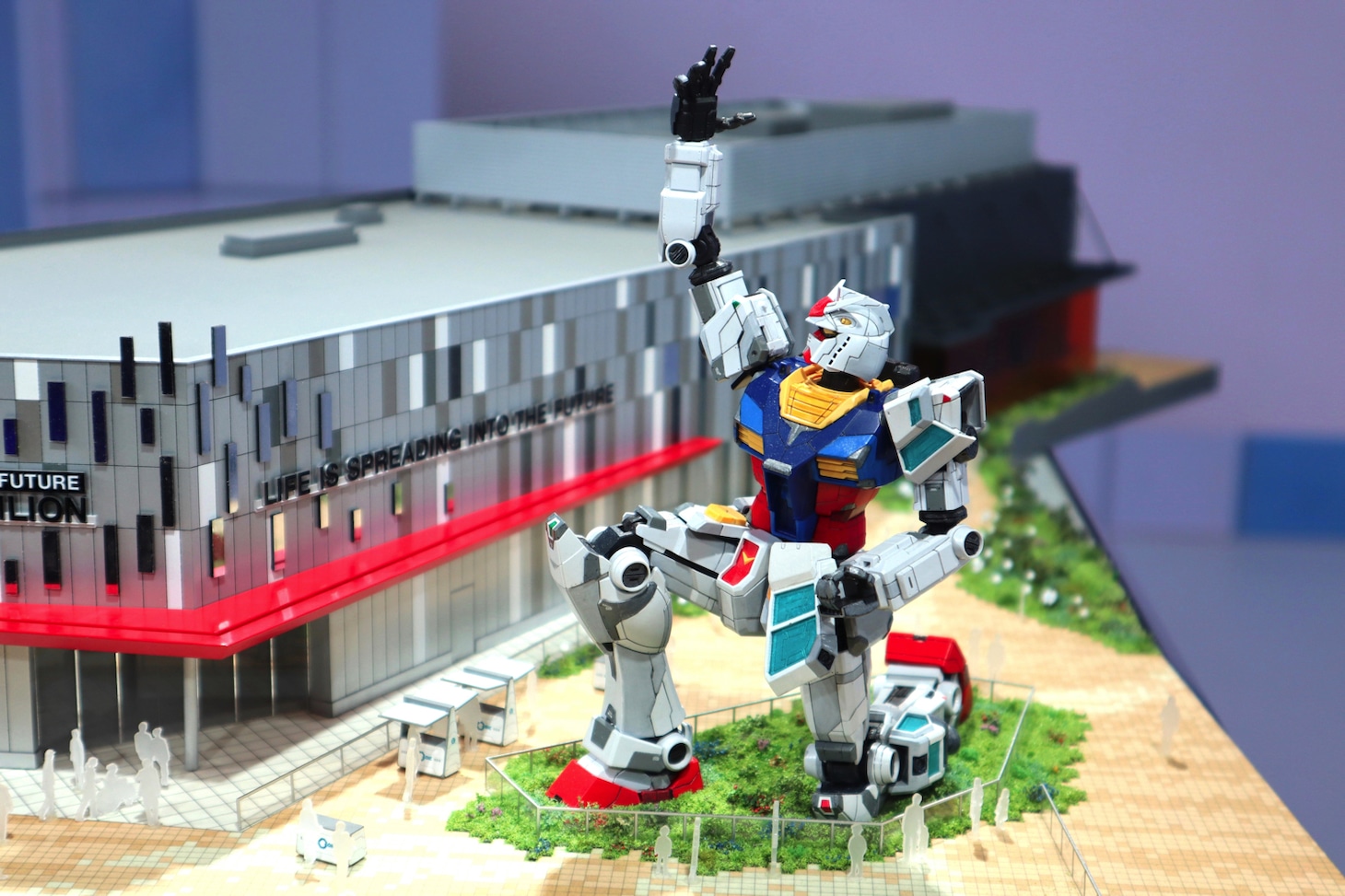 「GUNDAM NEXT FUTURE PAVILION」1/100サイズジオラマ。