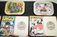 ランチョンマットとスーベニアのトレー。