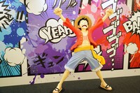 ルフィのほぼ等身大の立像。