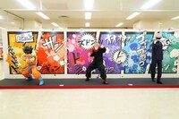 ほぼ等身大の立像。左から悟空、虎杖、五条。