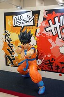 悟空のほぼ等身大の立像。