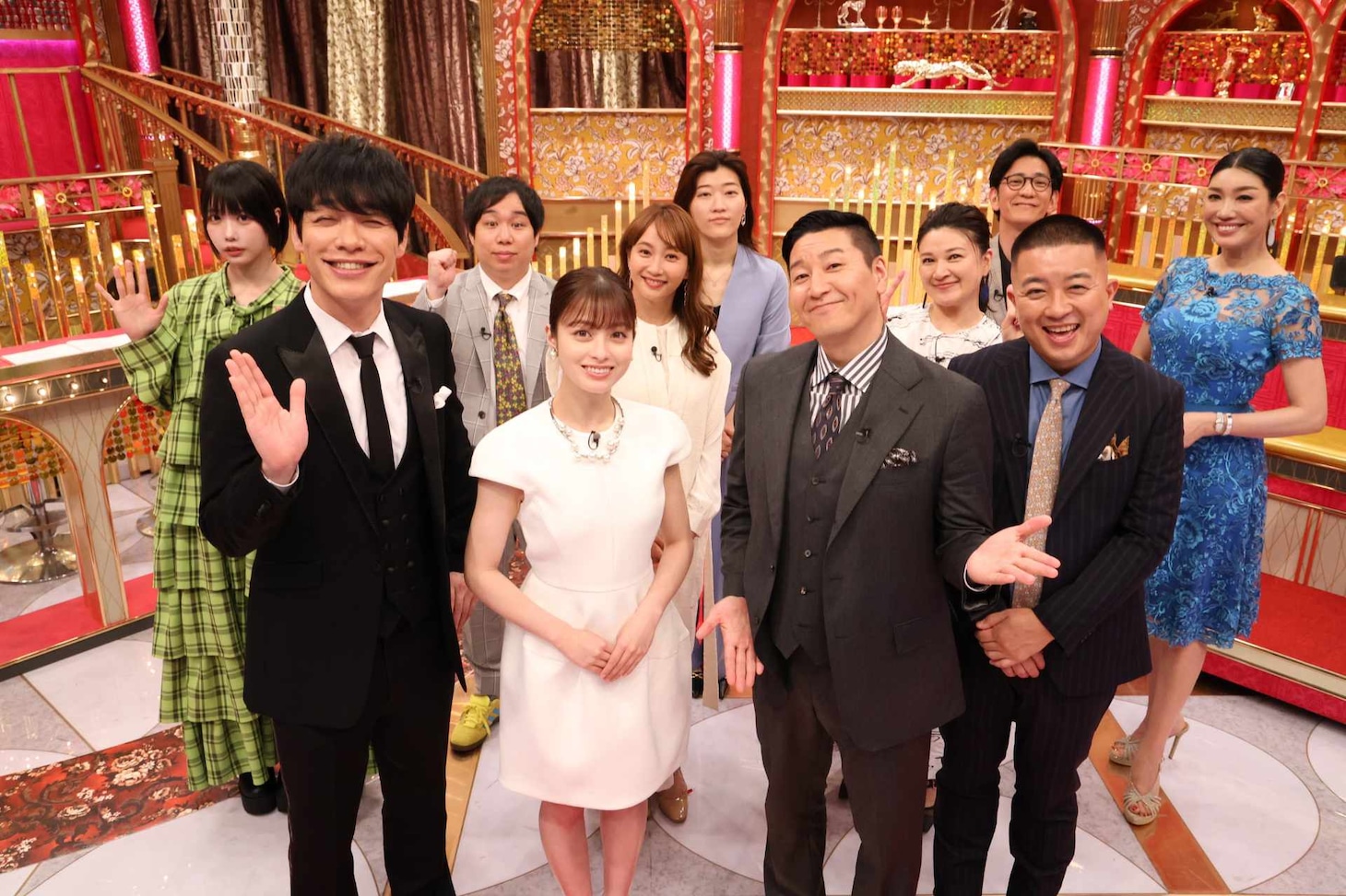 「国民的アニメの祭典！サザエ まる子 ワンピ 鬼滅 ちいかわ 55年分の名シーン4時間SP」出演者集合写真 (c)フジテレビ