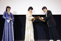 左から吉田美月喜、河合優実、押山清高監督。