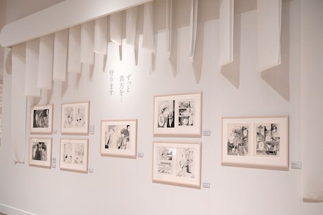 「CLAMP展」より「LOVE」のエリア。