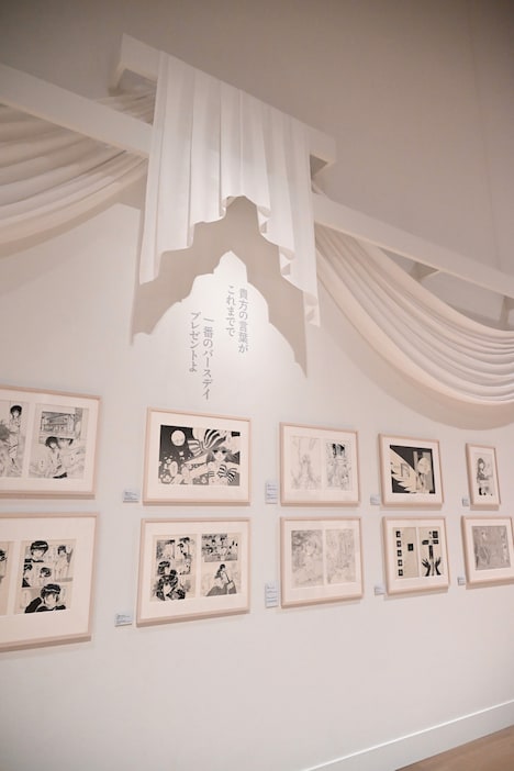 「CLAMP展」より「LOVE」のエリア。