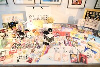 「CLAMP展」で販売されるグッズ。