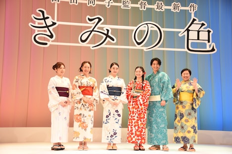 「きみの色」ジャパンプレミアにて、左から山田尚子、寿美菜子、高石あかり、鈴川紗由、木戸大聖、やす子。