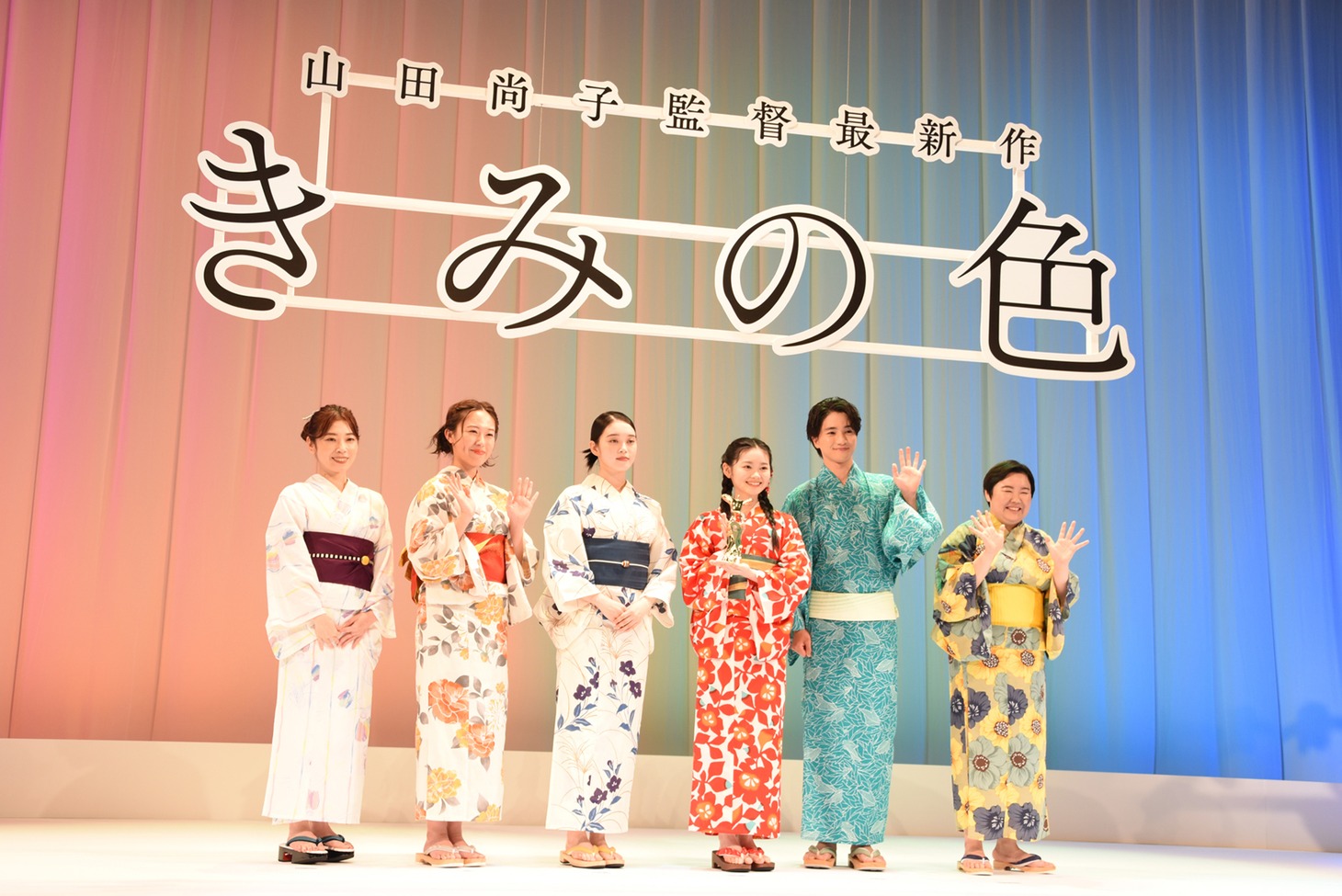 「きみの色」ジャパンプレミアの様子。左から山田尚子監督、寿美菜子、高石あかり、鈴川紗由、木戸大聖、やす子。