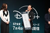 願いごとで手に入れたい特別な力を発表する三上博史。