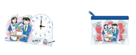 左からアクリル時計、キャンディ入りミニポーチ。