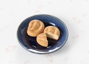 グッズ「おふうの耳まんじゅう」。