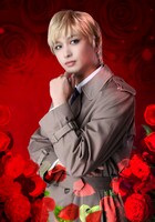 鷲尾修斗扮する部下A（アー）。