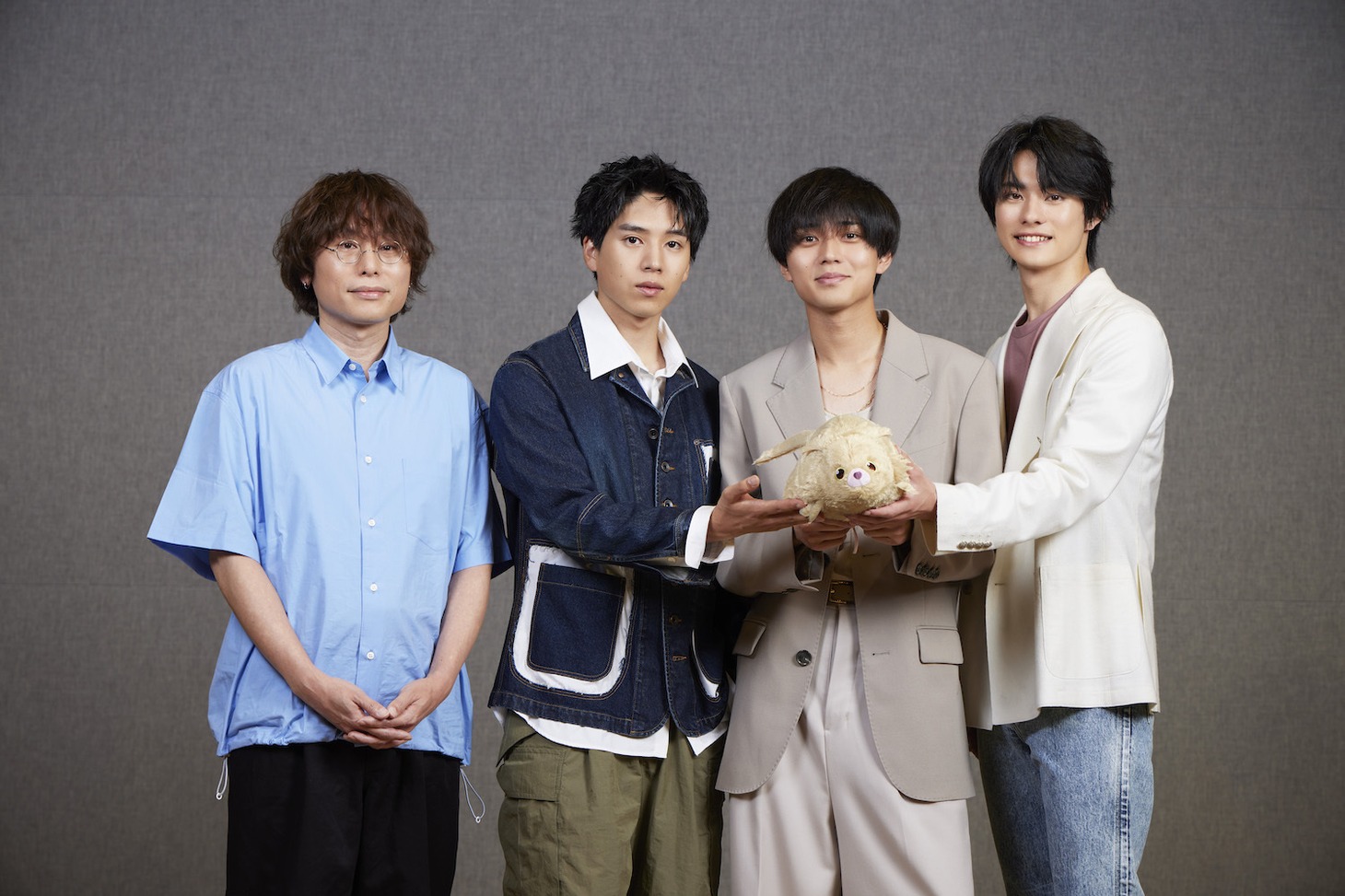 左から長井龍雪監督、坂東龍汰、永瀬廉、前田拳太郎。 (c)2024 FURERU PROJECT